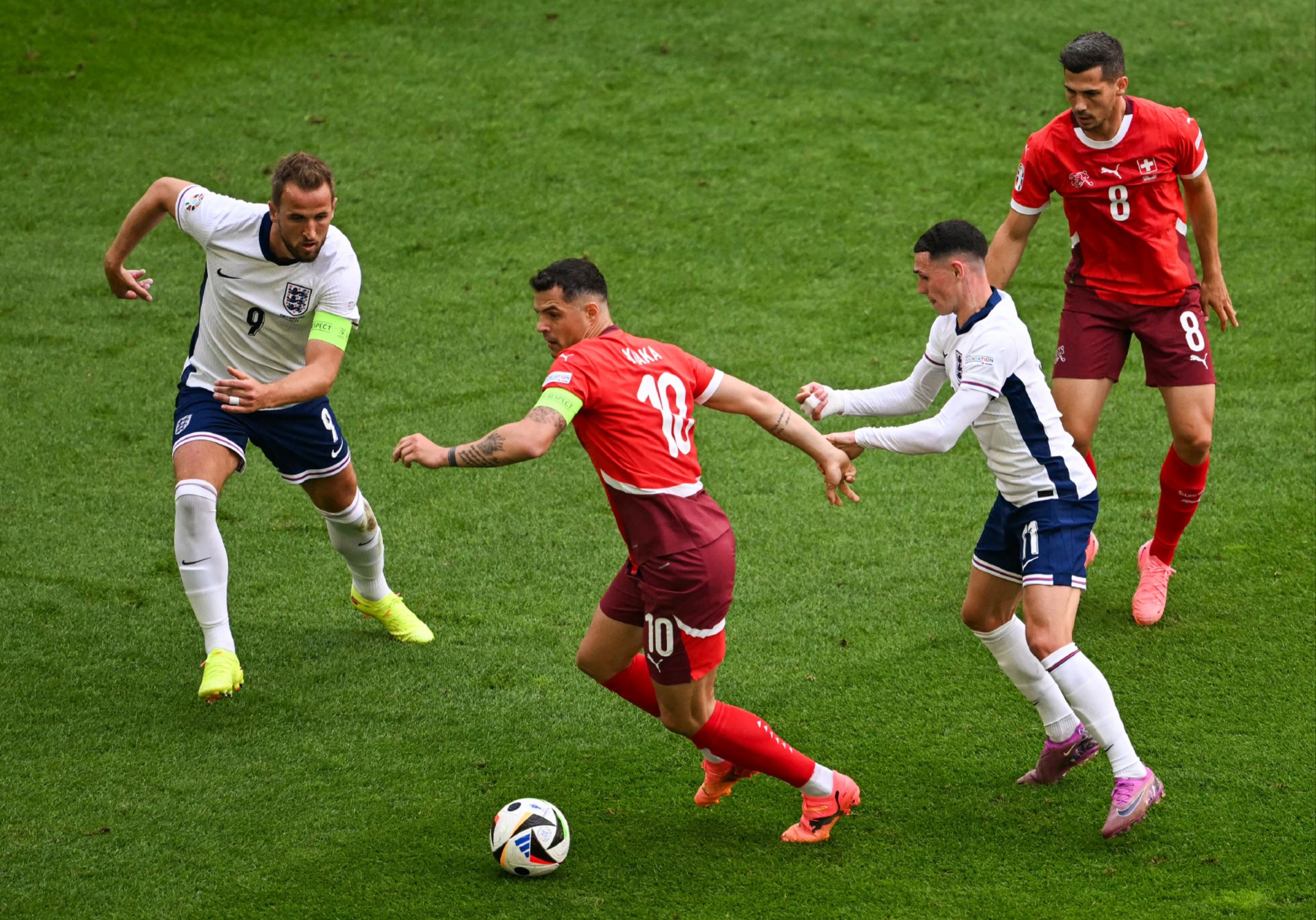 欧洲杯精彩瞬间触目惊心,球员表现技压群雄的简单介绍 欧洲杯精彩瞬间触目惊心,球员表现技压群雄的简单介绍