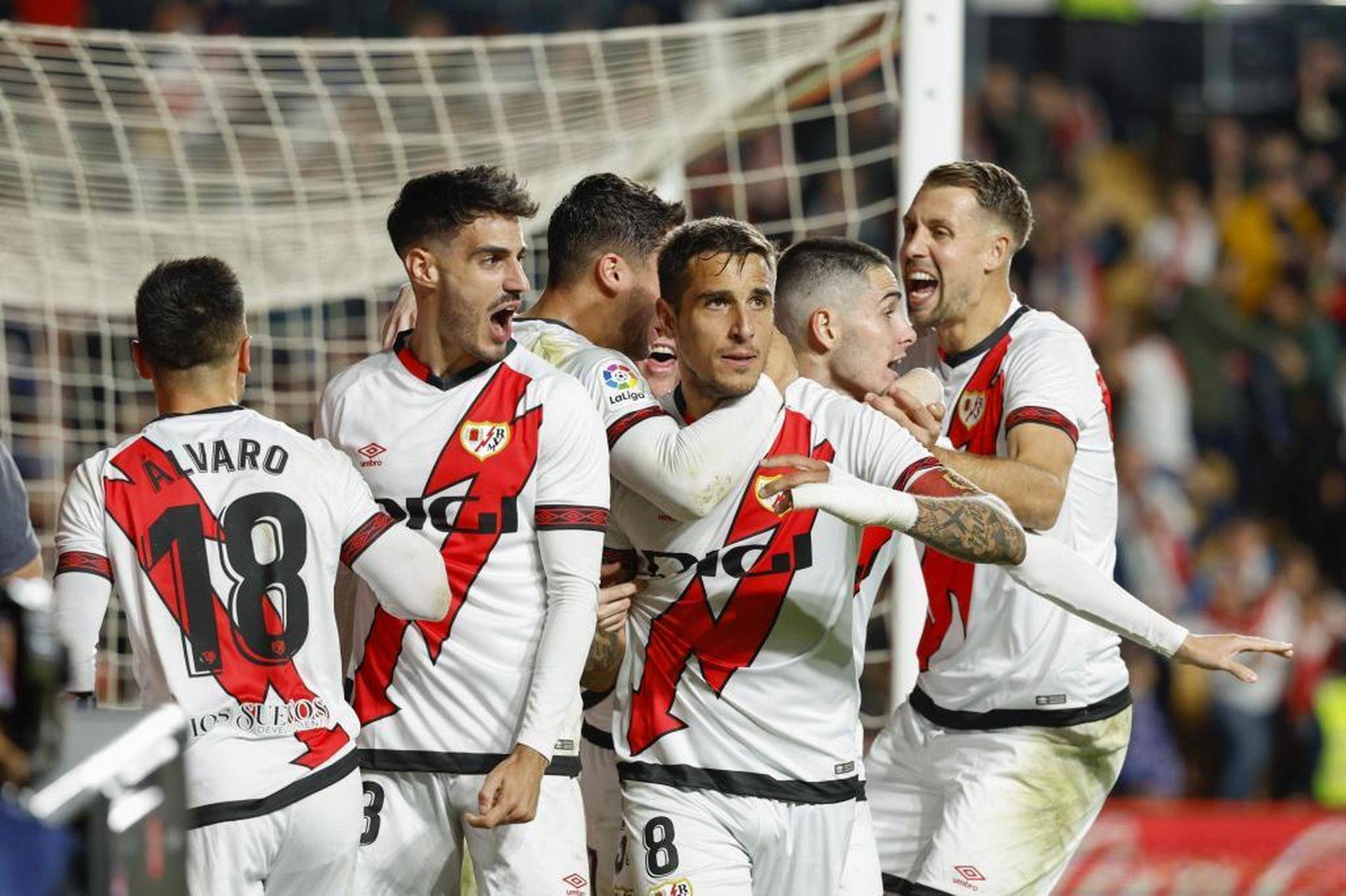 关于巴列卡诺主场大胜皇家社会，取得连胜态势的信息